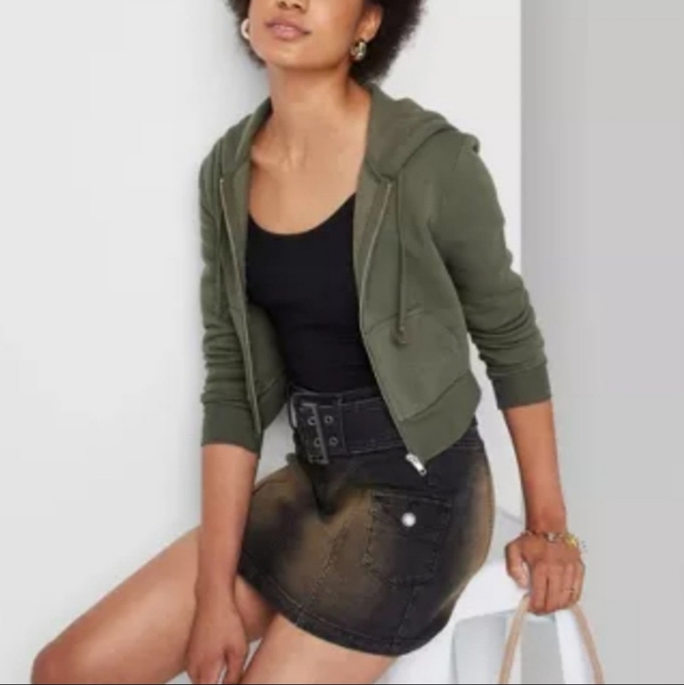 Women's cropped zip hoodie small